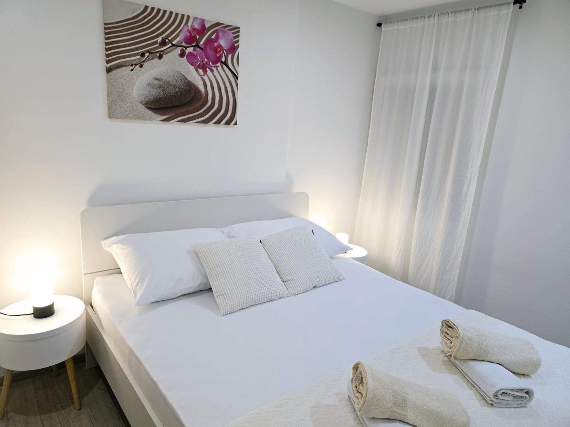 Apartment Blanca With Jacuzzi,Terase And Private Parking Kastela Exterior photo
