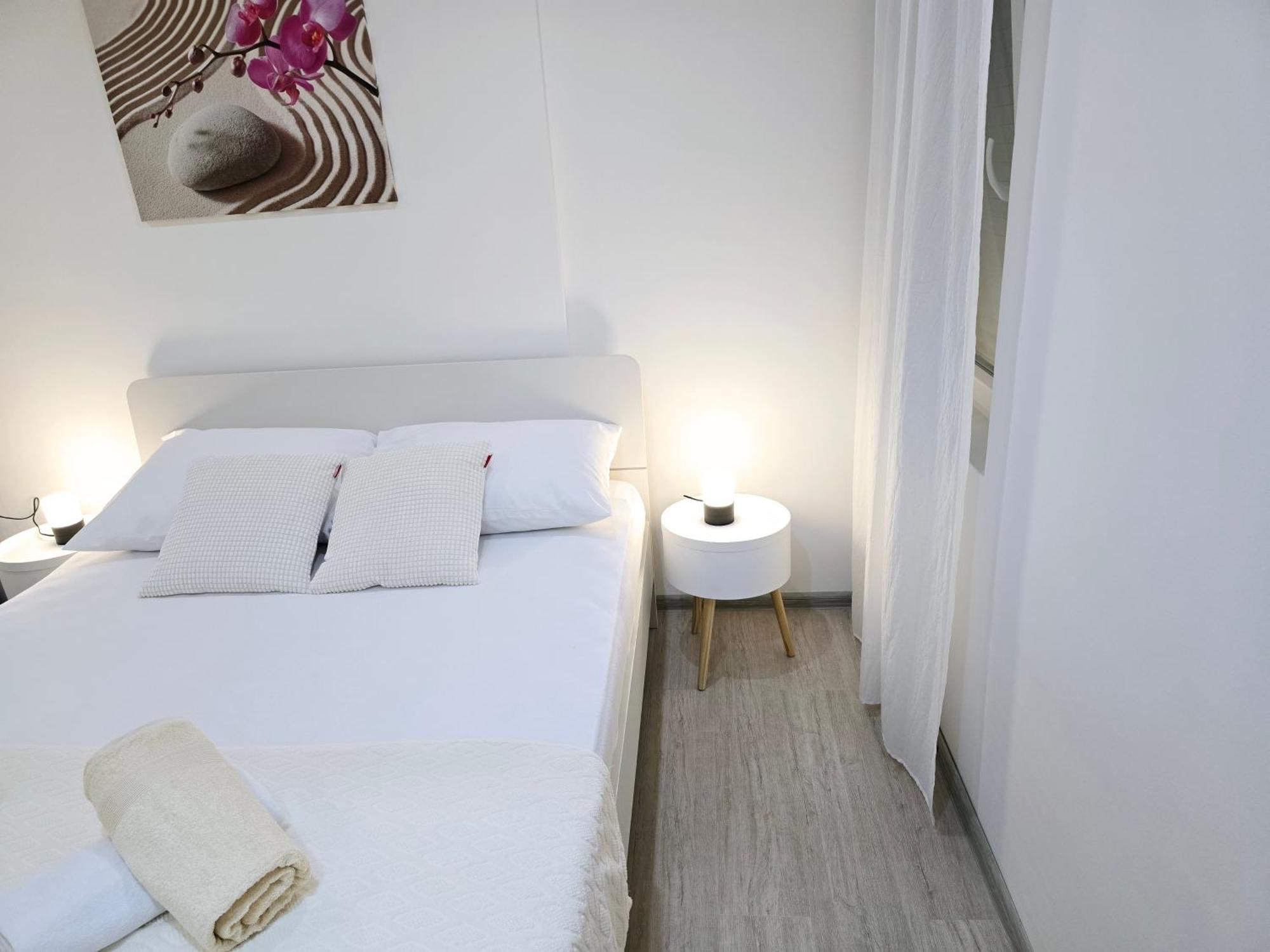 Apartment Blanca With Jacuzzi,Terase And Private Parking Kastela Exterior photo