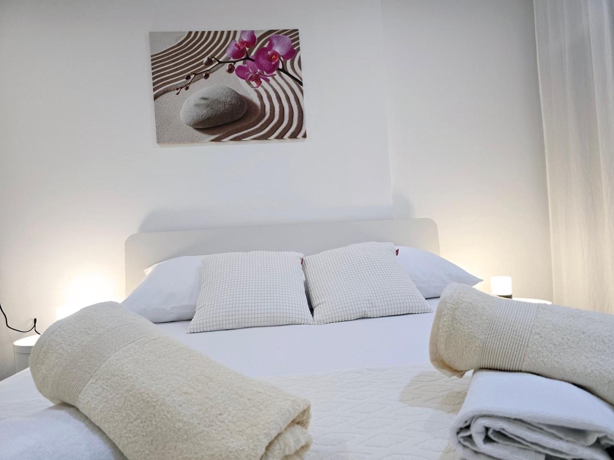 Apartment Blanca With Jacuzzi,Terase And Private Parking Kastela Exterior photo