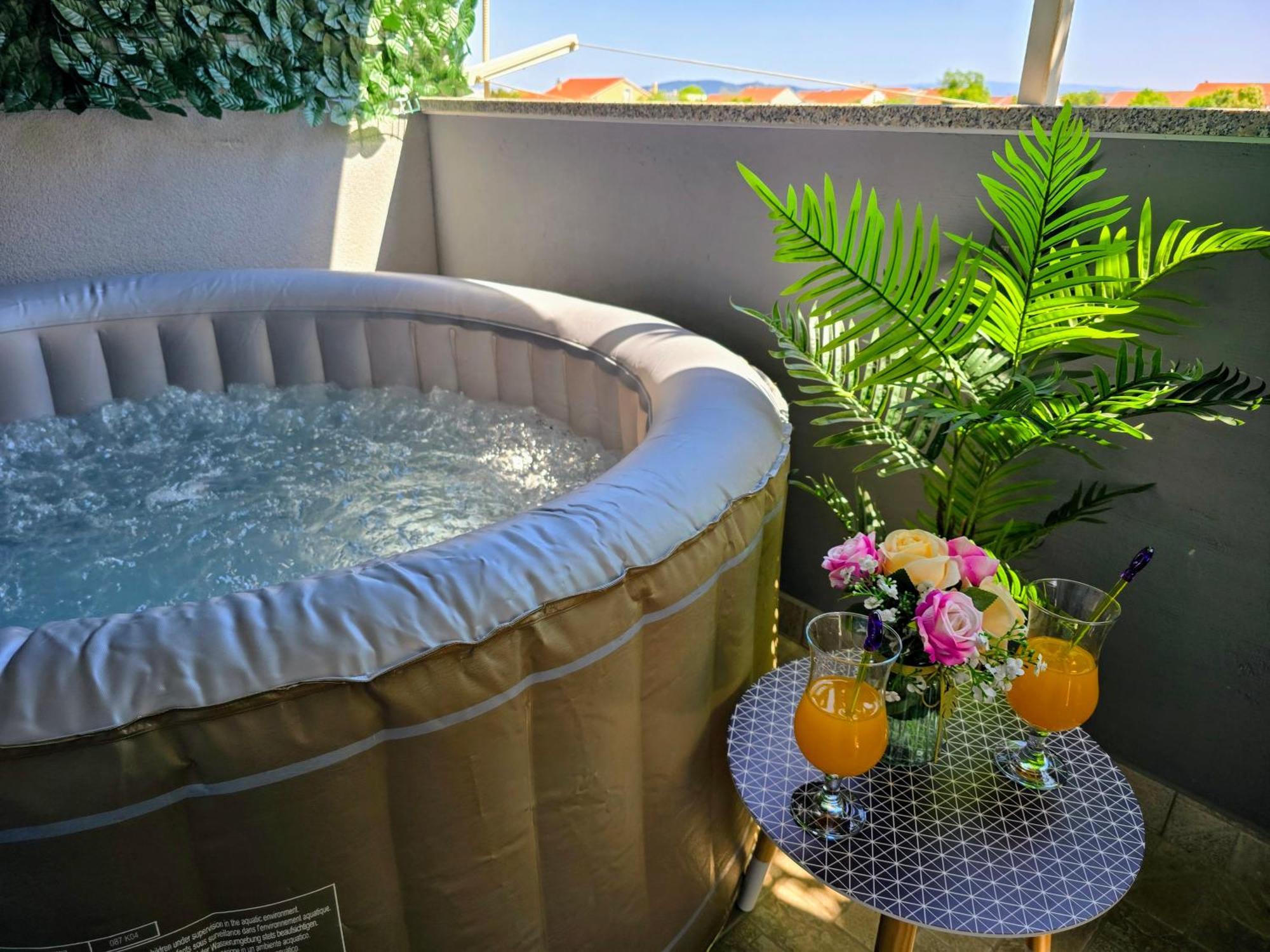 Apartment Blanca With Jacuzzi,Terase And Private Parking Kastela Exterior photo