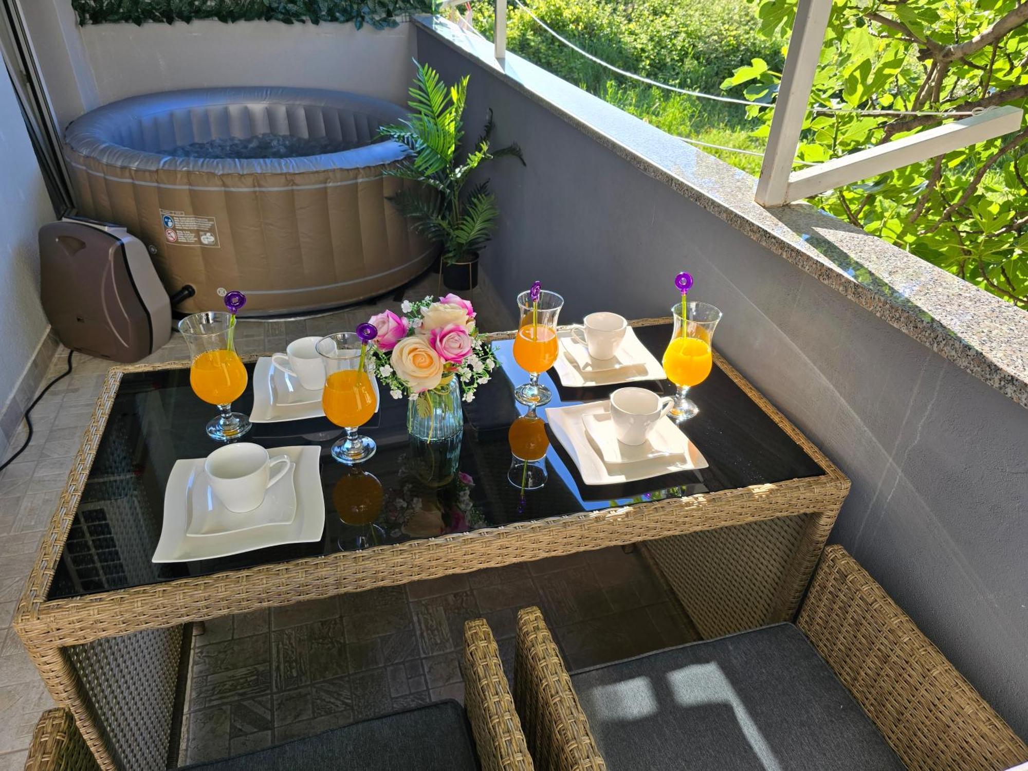 Apartment Blanca With Jacuzzi,Terase And Private Parking Kastela Exterior photo